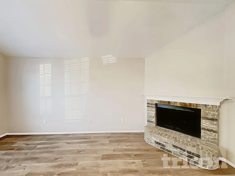 1600 Bob Dr — Photo 4