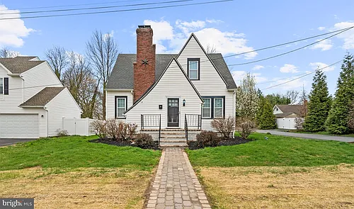5 Woodrow Ave Photo 1