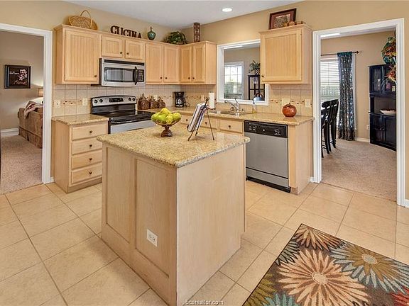 3rd image of 715 Summerglen Dr