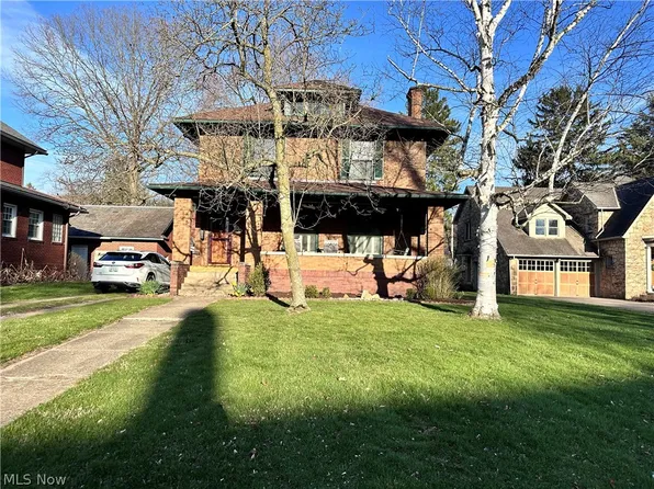 902 Cambridge Rd, Coshocton, OH 43812