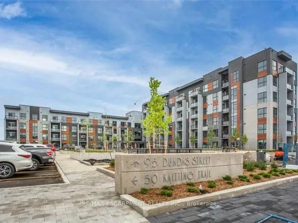 95 Dundas St W, Oakville, ON