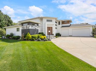 4700 Chestnut Grove Dr, Champaign, IL
