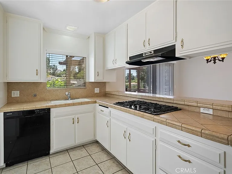 21816 Providencia St — Photo 22