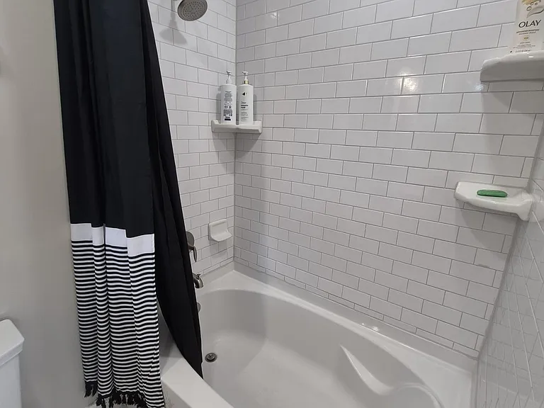Shampoo, conditioner, and body wash included