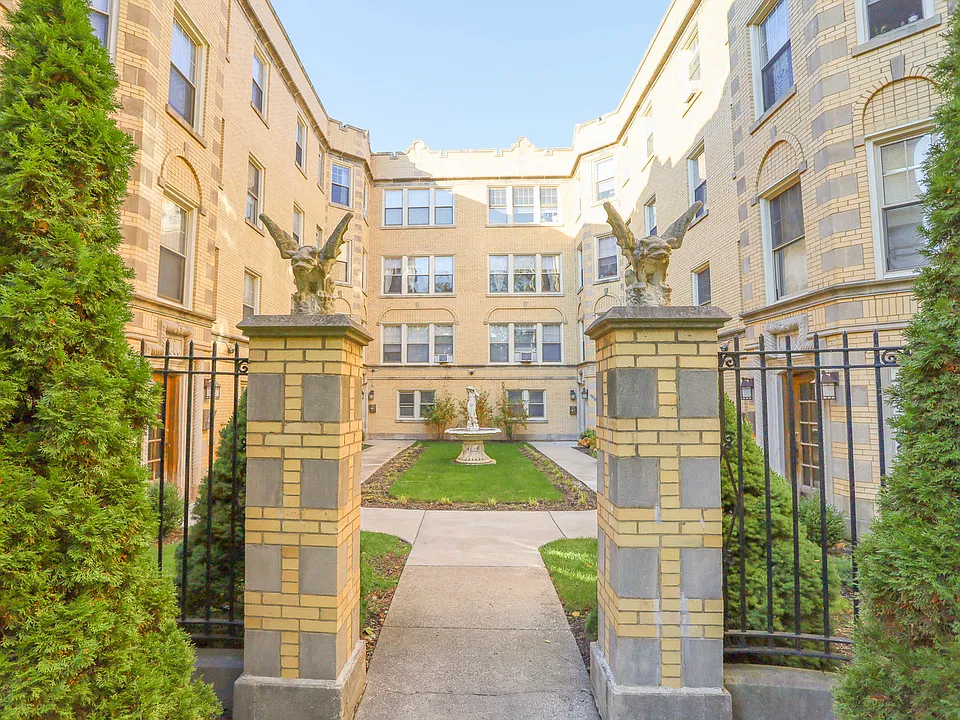 2022 W Berwyn Ave #3A