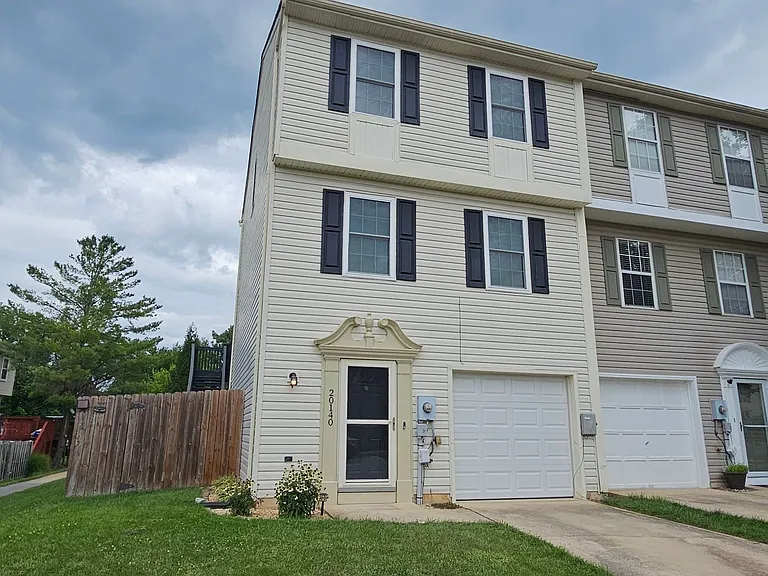 20140 Daniels Cir — Photo 1
