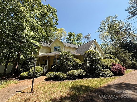 3rd image of 2835 Dav Ave
