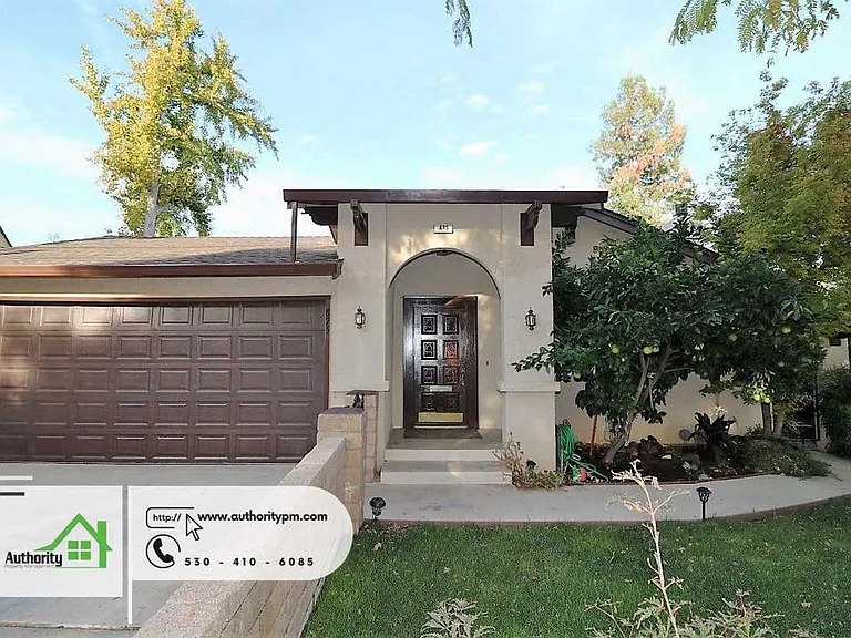875 Lakeview Dr — Photo 4
