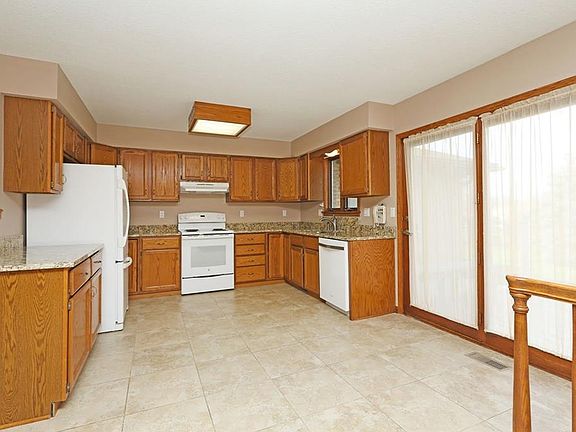 5th image of 718 W Washington Ave