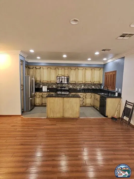 5 bed, 3.0 bath, 2266 sqft, $2,600 — Photo 4
