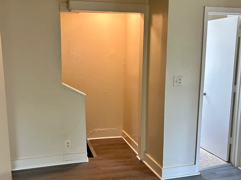 313 Prince Edward St #2 — Photo 8