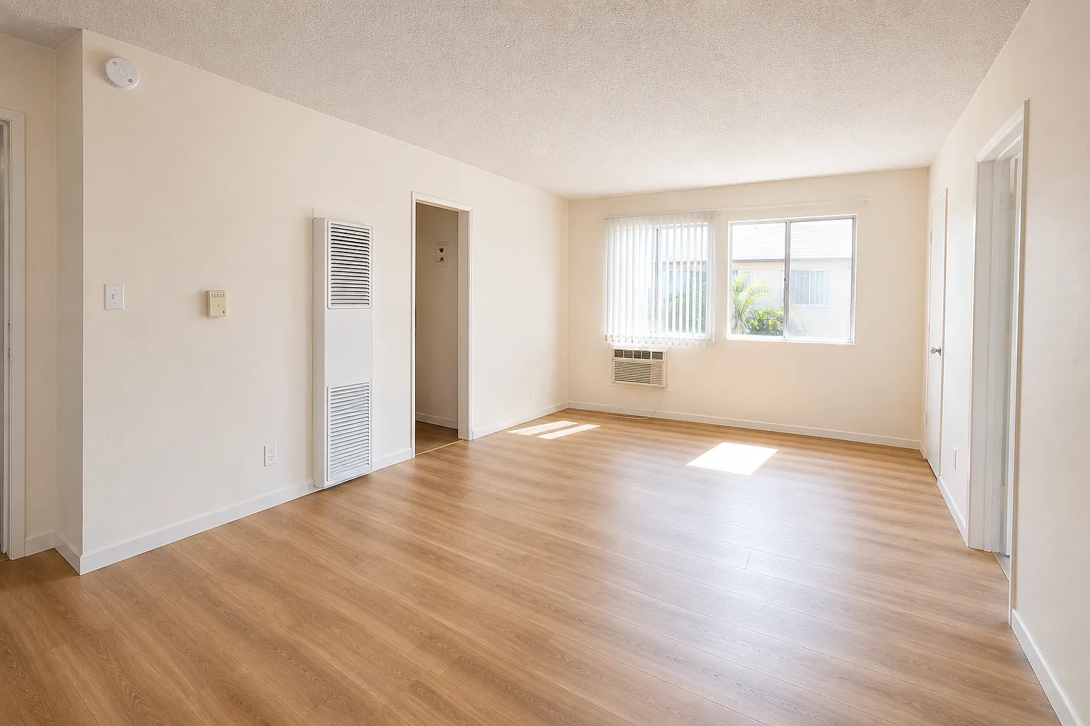 432 S Manhattan Pl — Photo 1