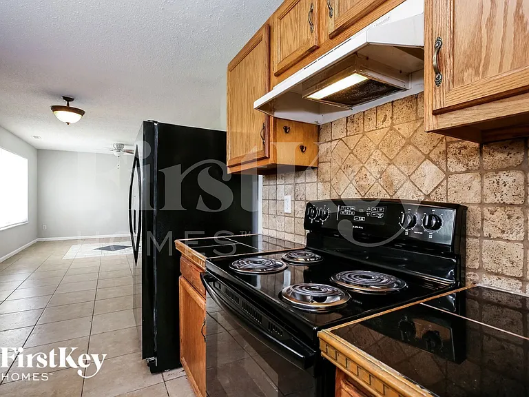 8925 Lighthorse Dr — Photo 5