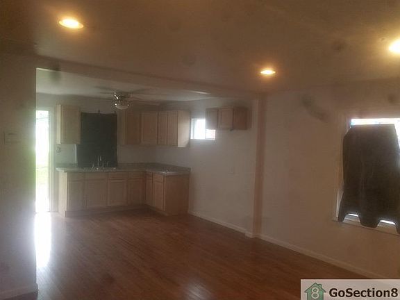 2nd image of 14920 Oakdale Ave