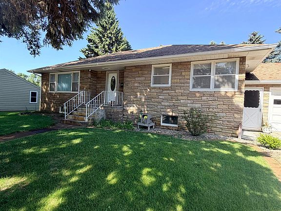 2nd image of 304 Blaine St
