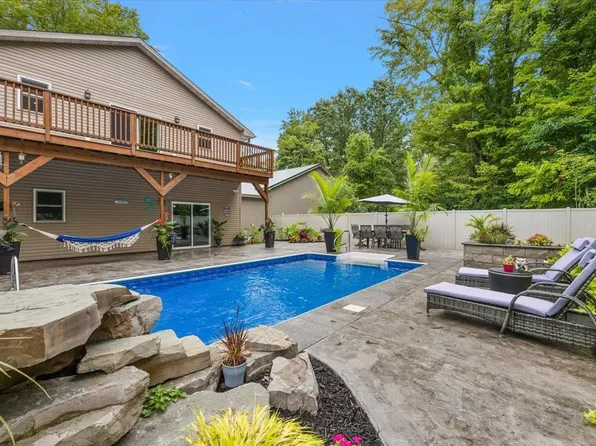 6182 High Rd, Algonac, MI 48001