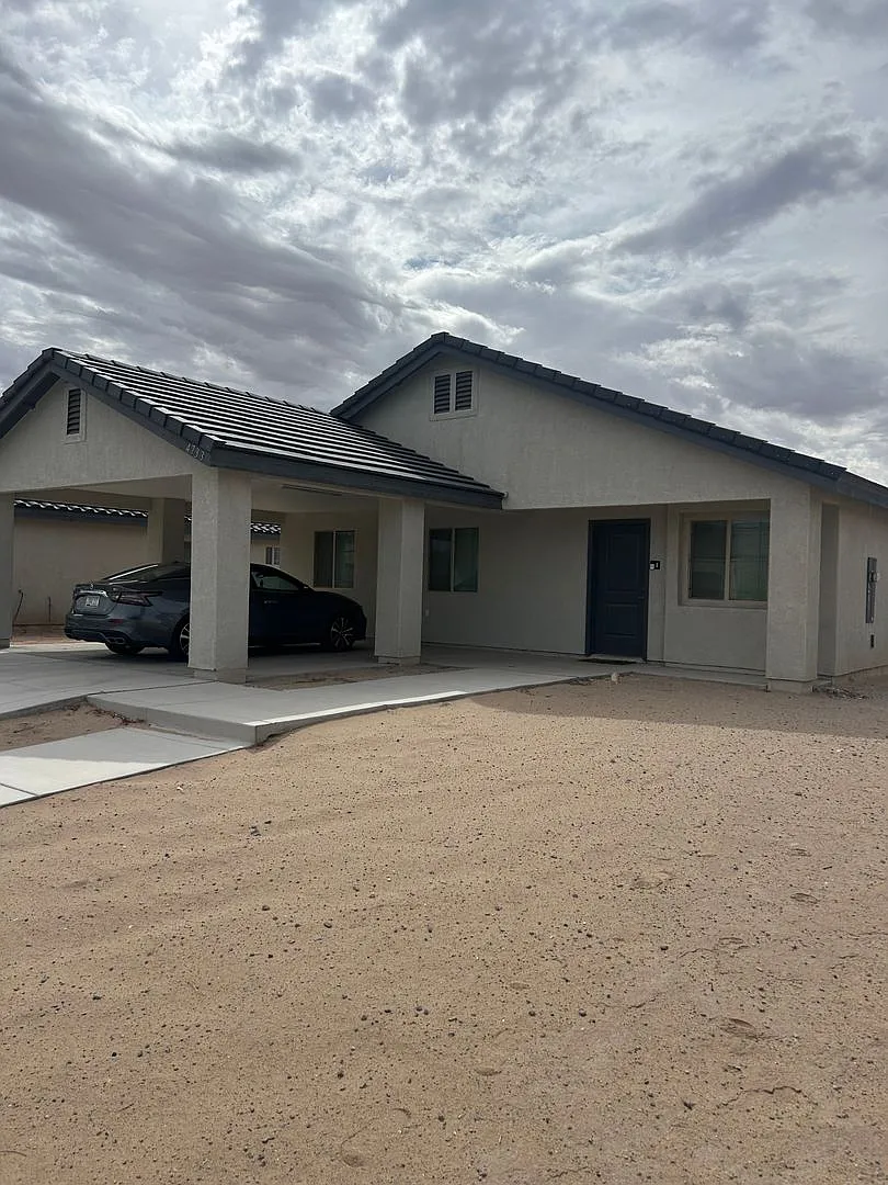 Los Mesquites- San Luis — Photo 1