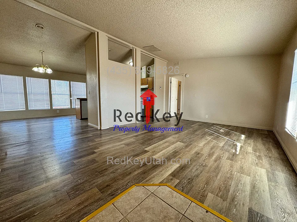 643 E Hunter Way, Grantsville, UT_11082023