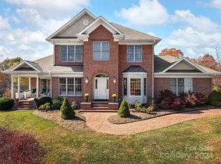 3 Lakeway Cir, Weaverville, NC 28787