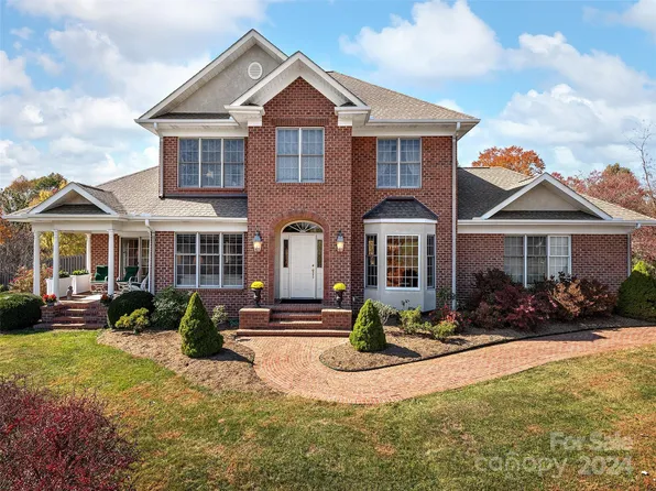3 Lakeway Cir, Weaverville, NC 28787