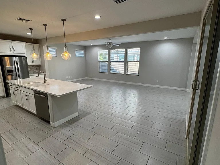 648 W Winchester Dr — Photo 5