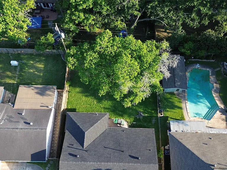 7607 Grape St — Photo 36