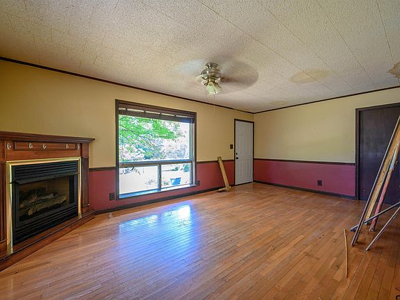 4th image of 360 W Morrow St