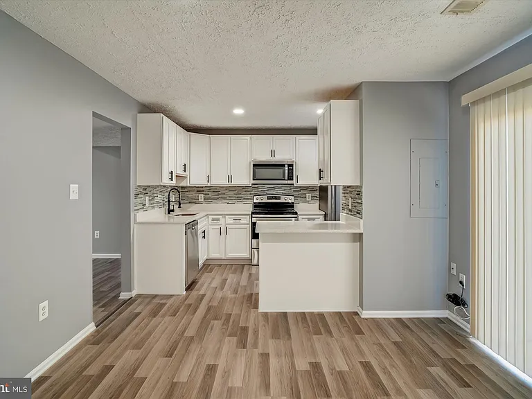 8603 Woodhue Ct — Photo 6