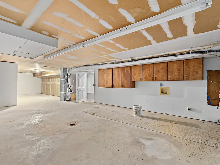 105 Windcreek Ln — Photo 39