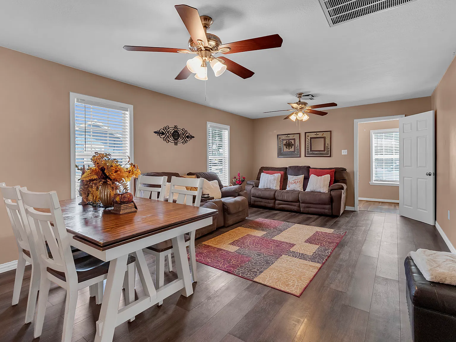 3 bed, 1268 sqft, $2,000 — Photo 2