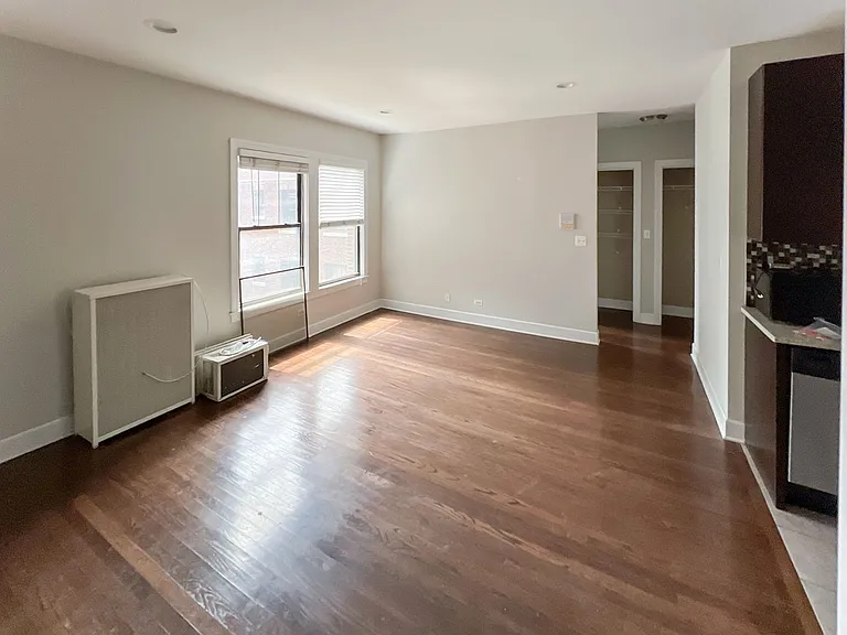 512-20 W. Cornelia — Photo 61