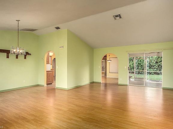 5th image of 9855 Country Oaks Dr