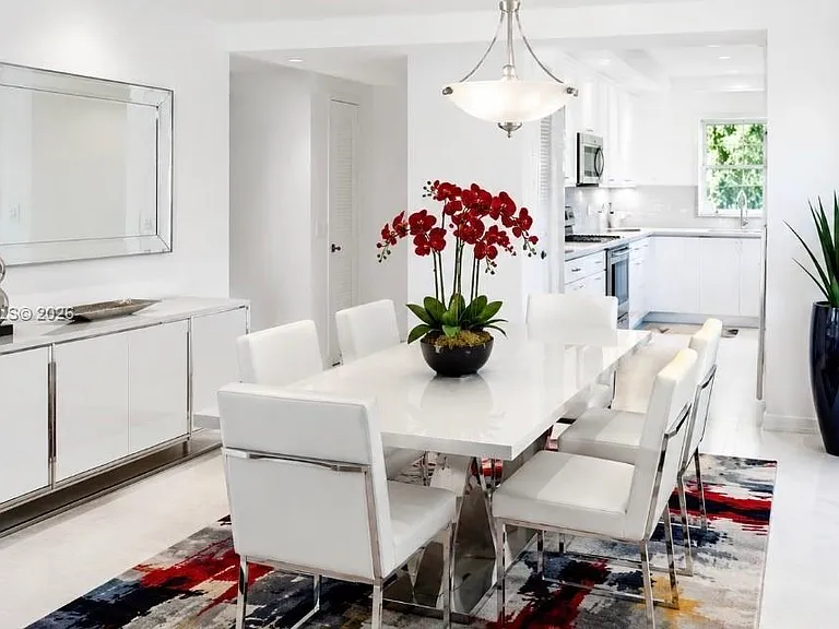550 SW 137th Ave #101L — Photo 1