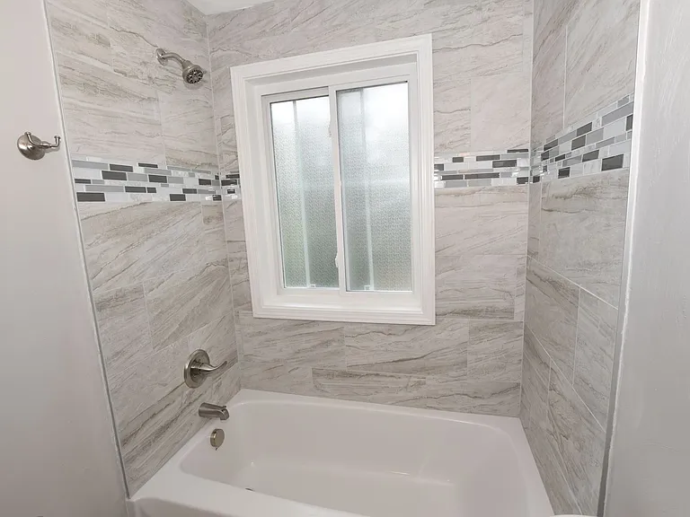 1324 W 38th St — Photo 14