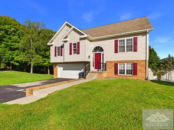 476 Brandon Dr, Bluefield, VA 24605