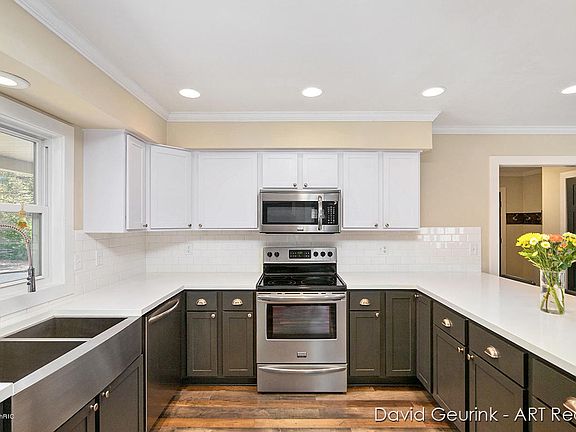 5th image of 2647 Gay Paree Dr