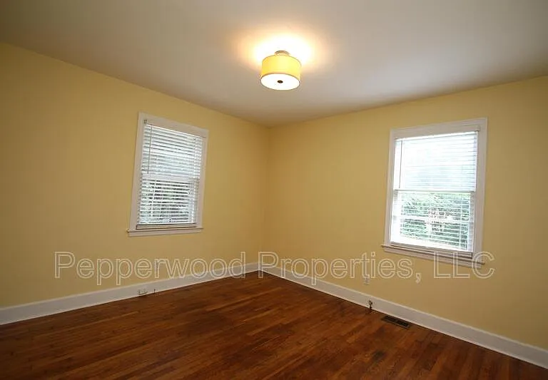 111 Timothy St — Photo 11