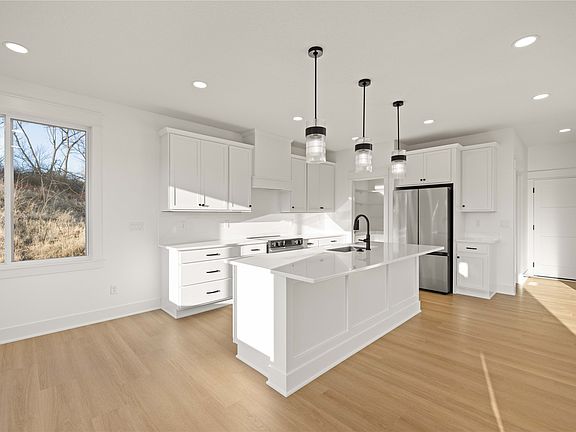 5th image of 809 Walker Cir