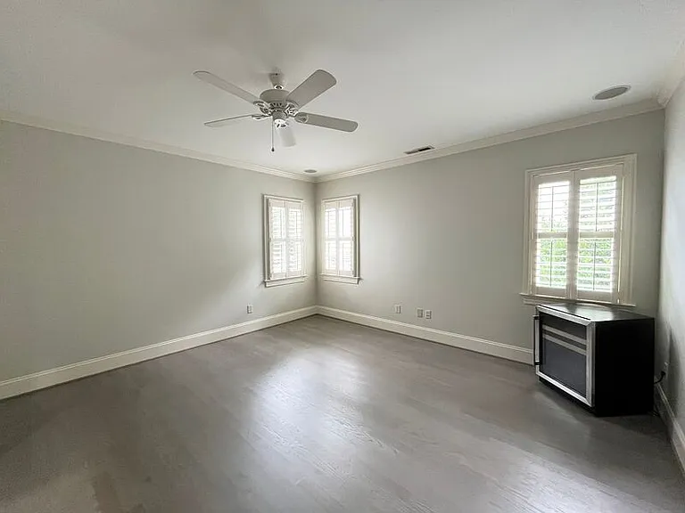 535 Guilford Cir — Photo 32