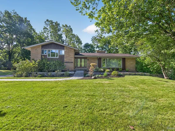 34135 Brittany Dr, Farmington Hills, MI 48335