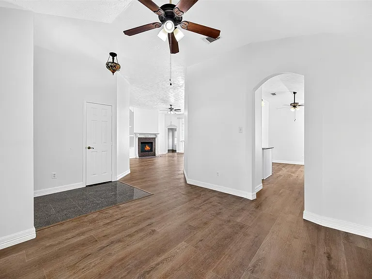 15307 Flemington Ave — Photo 9