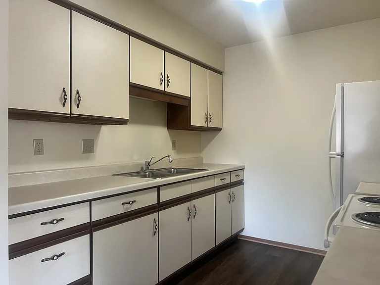 227 N 1st St #2 — Photo 8