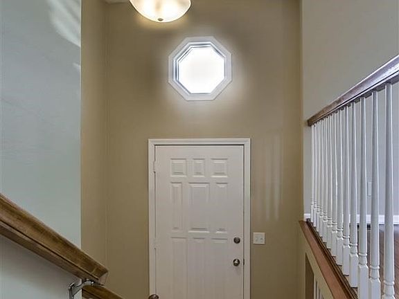 3rd image of 3509 Lookingglass Dr