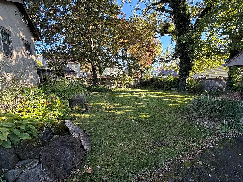2 bed, 1.5 bath, 1523 sqft, $2,050 — Photo 2