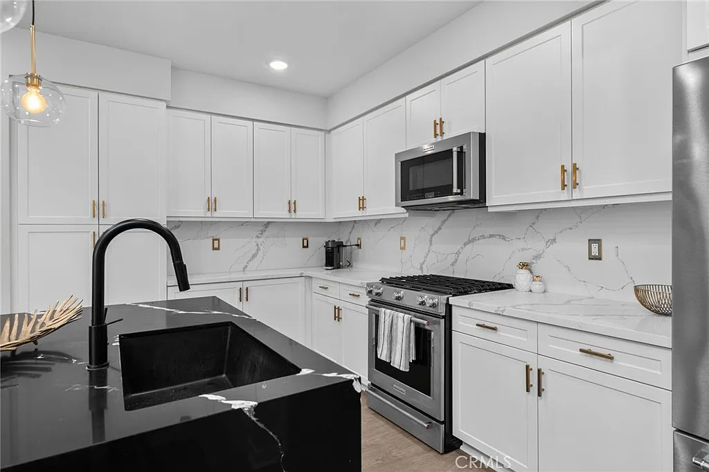3 bed, 4.0 bath, 1467 sqft, $3,500 — Photo 4