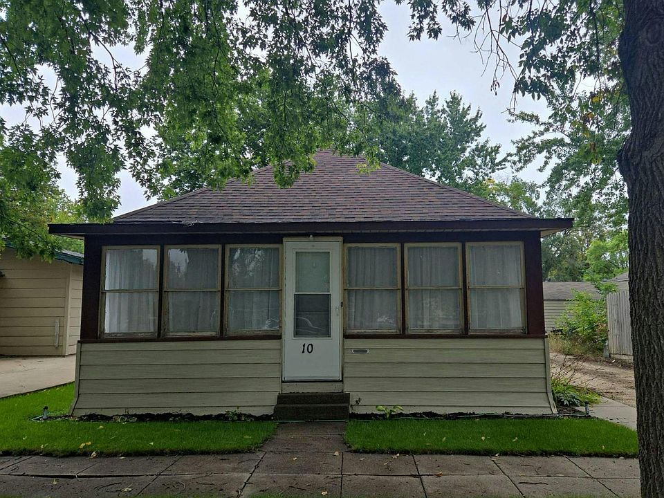 1st image of 10 7th St NE