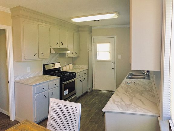 3rd image of 212 Meadow Ln