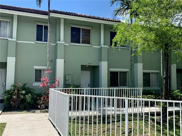 5455 SW 41st St, Pembroke Park, FL 33023