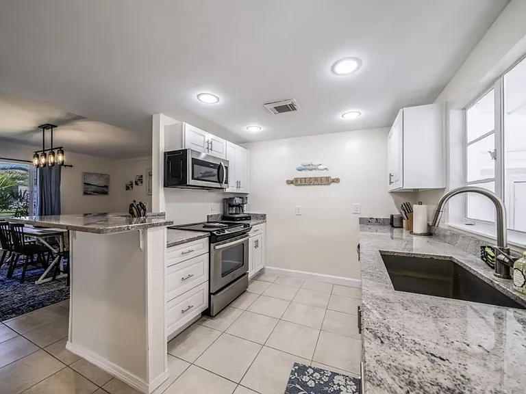 4464 E Riverside Dr — Photo 7