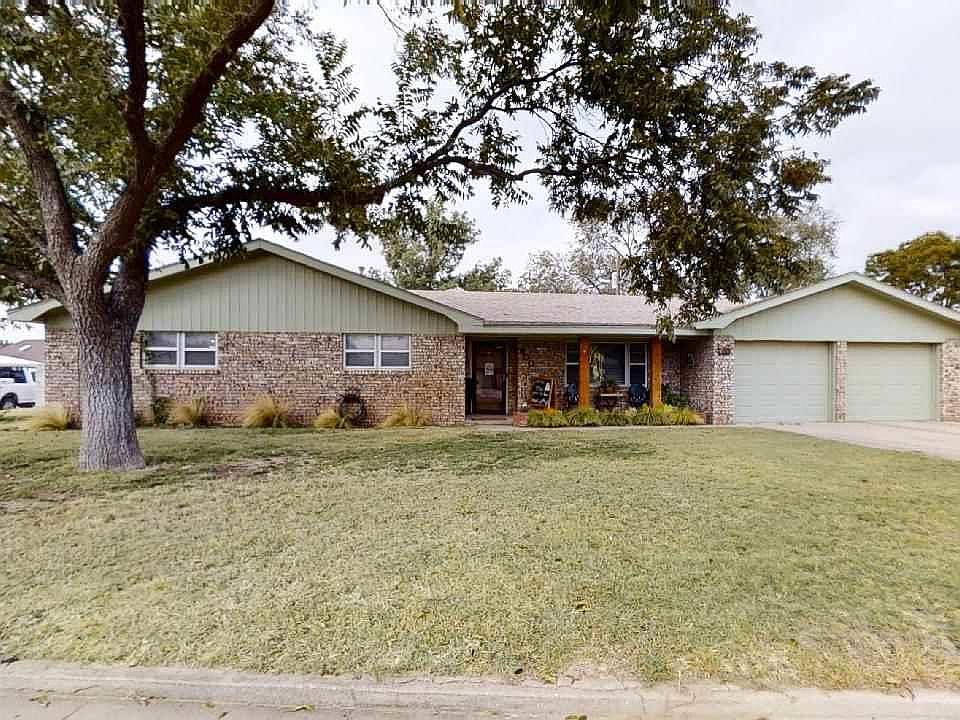1st image of 900 E Highland Dr